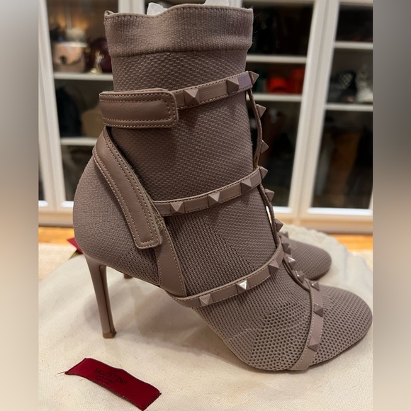 Valentino Garavani Rockstud Bodytech Sock Bootie EU38.5 - Picture 5 of 8